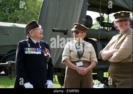 Londra, Regno Unito. Il 10 maggio, 2015. Veterano ATS Barbara Weatherill assiste giorno ve settantesimo anniversario, St James Park, Londra Uk Credit: Prixpics/Alamy Live News Foto Stock