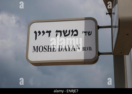 Moshe Dayan strada segno sulla Moshe Dayan boulevard in Ashdod Israele Foto Stock
