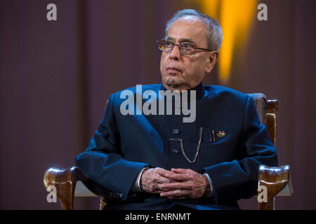 Mosca, Russia. Il 10 maggio, 2015. Presidente indiano Pranab Mukherjee durante la cerimonia di apertura del Festival della cultura indiana "Namaste" la Russia a Mosca, Russia Credito: Nikolay Vinokurov/Alamy Live News Foto Stock