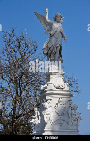 Memorial nella necropoli Cristobal Colon, quartiere Vedado, Havana, Cuba Foto Stock