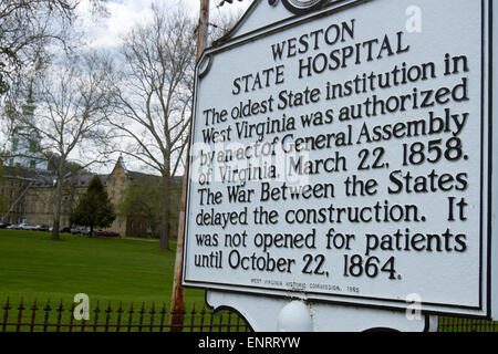 Weston, WV, Stati Uniti d'America - 3 Maggio 2015 : segno per Weston ospedale di Stato ora chiamato Trans-Allegheny manicomio. Foto Stock