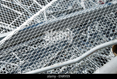 Griglia ferro e materiale ferroso in discarica di oggetti metallici Foto Stock