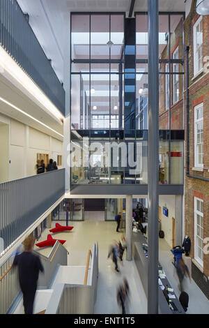 L'Arcade, una tripla altezza spazio di circolazione. Regent High School di Londra, Regno Unito. Architetto: Walters e Cohen Ltd, 201 Foto Stock