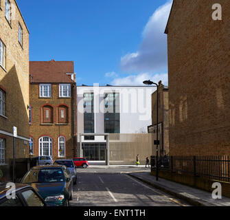 Cancello di ingresso su Chalton Street. Regent High School di Londra, Regno Unito. Architetto: Walters e Cohen Ltd, 2015. Foto Stock