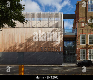 Cancello di ingresso al Regent Theatre su Chalton Street. Regent High School di Londra, Regno Unito. Architetto: Walters e Cohen Ltd, Foto Stock