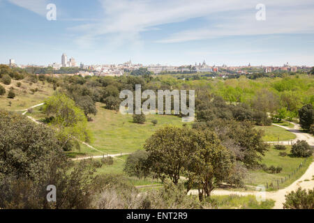 Vista dal Parco Casa de Campo al di sopra della città di Madrid, Spagna Foto Stock