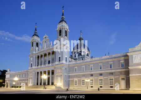 Santa Maria la Real de La Almudena cattedrale, Madrid, Spagna Foto Stock