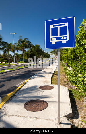 American road bus pubblico stop sulla strada dei caraibi road Foto Stock