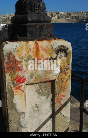 Arte di strada al lungomare di Sliema, Malta Foto Stock