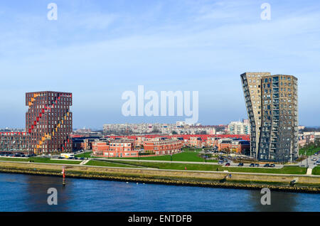 Città di Maassluis visto da una nave passando per la Nieuwe Waterweg Foto Stock