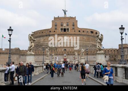 Castel Sant'Angelo e la Basilica di San Angelo ponte sul fiume Tevere a Roma, Italia Foto Stock