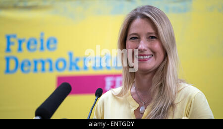 Berlino, Germania. 11 Maggio, 2015. FDP superiore del candidato per le elezioni di Brema Lencke Steiner parla nel corso di una conferenza stampa a Thomas Dehler house a Berlino, Germania, 11 maggio 2015. Un operatore storico stato di Brema coalizione dei socialdemocratici e dei Verdi è stato rieletto in stato tedesco di Brema, secondo un precoce 11 Maggio il voto di proiezione di conteggio, un giorno dopo elezioni legislative. Il conteggio finale non è dovuto fino al 13 maggio. Foto: Bernd von Jutrczenka/dpa/Alamy Live News Foto Stock