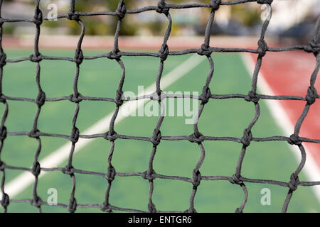 Tennis net, outdoor presso corte vuota. Macro shot. Sfondo Foto Stock