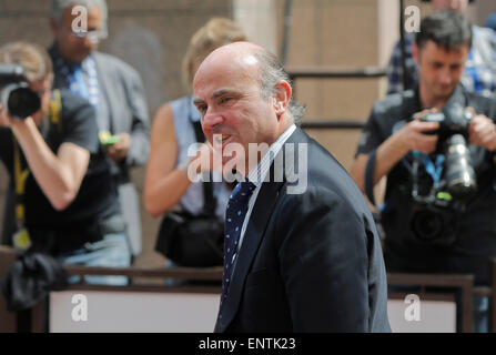 Bruxelles, Belgio. 11 Maggio, 2015. Economia Spagnola il Ministro Luis de Guindos arriva a frequentare un eurogruppo la riunione dei ministri delle finanze dell'UE con sede a Bruxelles, Belgio, 11 maggio 2015. Credito: Zhou Lei/Xinhua/Alamy Live News Foto Stock