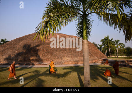 La santa città buddista di Kushinagar, in India del nord. Il luogo in cui il Buddha è morto. Foto Stock
