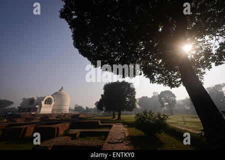 La santa città buddista di Kushinagar, in India del nord. Il luogo in cui il Buddha è morto. Foto Stock