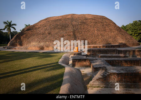 La santa città buddista di Kushinagar, in India del nord. Il luogo in cui il Buddha è morto. Foto Stock