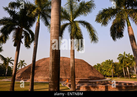 La santa città buddista di Kushinagar, in India del nord. Il luogo in cui il Buddha è morto. Foto Stock