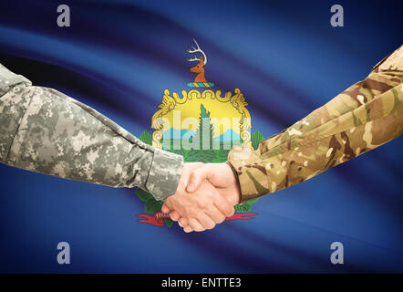 Soldati e handshake noi flag di stato - Vermont Foto Stock