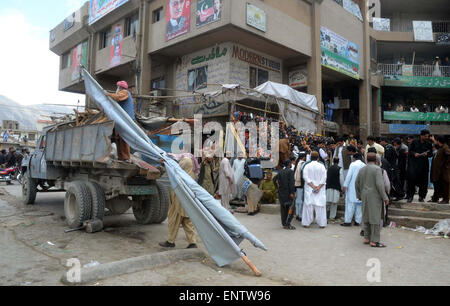 Anti invasione operazione in corso la demolizione di sconfinamento illegale durante anti sconfinamento di guidare a Mezan Chowk a Quetta lunedì 11 maggio, 2015. Foto Stock