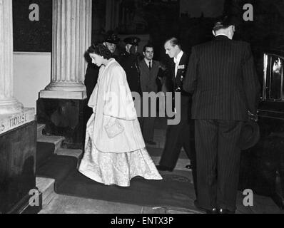 La Principessa Elisabetta e il Duca di Edimburgo che arrivano presso la sede dell' ambasciata di Francia. 11 maggio 1948. Foto Stock