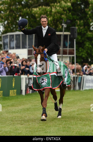 Badminton, South Gloucestershire, UK. Il 10 maggio, 2015. Mitsubishi Motors Badminton Horse Trials, giorno 4 di 4 - William Fox Pitt (GBR) riding Chili mattina durante la cross country di credito fase: Azione Plus sport/Alamy Live News Foto Stock