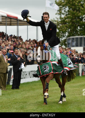 Badminton, South Gloucestershire, UK. Il 10 maggio, 2015. Mitsubishi Motors Badminton Horse Trials, giorno 4 di 4 - William Fox Pitt (GBR) riding Chili mattina durante la cross country di credito fase: Azione Plus sport/Alamy Live News Foto Stock