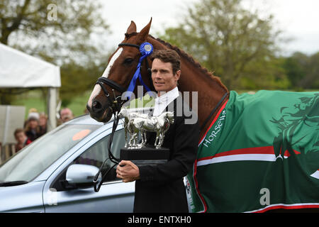 Badminton, South Gloucestershire, UK. Il 10 maggio, 2015. Mitsubishi Motors Badminton Horse Trials, giorno 4 di 4 - William Fox Pitt (GBR) con il peperoncino in mattinata il vincitori contenitore durante il cross country di credito fase: Azione Plus sport/Alamy Live News Foto Stock