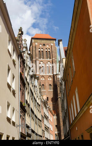 St Marys Chiesa vista esterna da Kaletnicza Street Old Town Danzica Polonia Foto Stock
