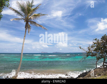 St Vincent Bequia spiaggia e vista di Mustique Island in Indie ad ovest Foto Stock