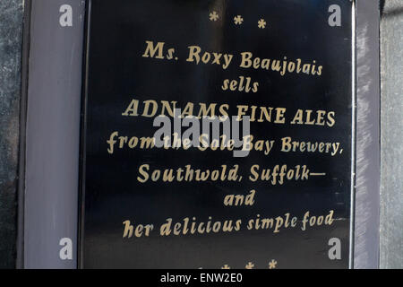 Sette Stelle pub cartello fuori padrona di casa Roxy Beaujolais Adnams Ales Carey Street Londra Inghilterra REGNO UNITO Foto Stock