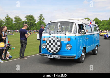 Volkswagen tipo 2 (T2) camper (1970). Domenica delle castagne, 10 maggio 2015. Bushy Park, Hampton Court, London Borough of Richmond, Inghilterra, Gran Bretagna, Regno Unito, Regno Unito, Regno Unito, Europa. Sfilata di veicoli d'epoca e classici e mostre con attrazioni della zona fieristica e rievocazioni militari. Credito: Ian Bottle / Alamy Live News Foto Stock