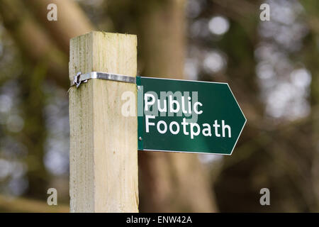 Sentiero pubblico segno nella campagna inglese Foto Stock