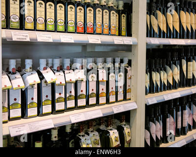 Olio d'oliva importato Display, Eataly Marketplace italiani, NYC Foto Stock