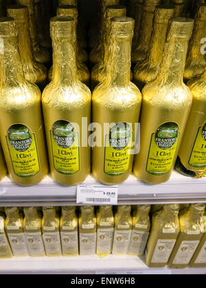 Olio d'oliva importato Display, Eataly Marketplace italiani, NYC Foto Stock