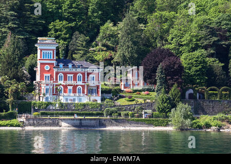 Ville spettacolari sul Lago Maggiore a riva vicino a Stresa Foto Stock