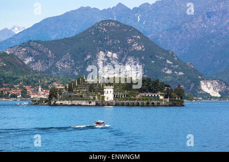Isola Bella e sulle montagne circostanti, Lago Maggiore Italia Foto Stock