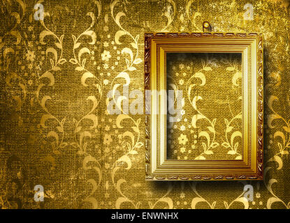 Oro vecchio telaio in stile vittoriano sulla parete della stanza Foto Stock
