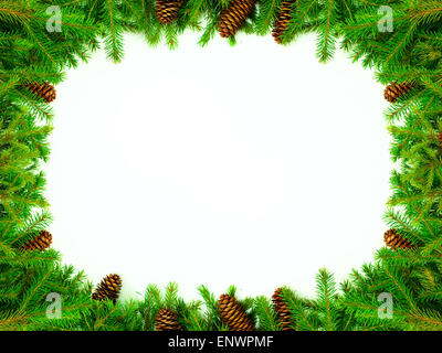 Telaio di natale per le congratulazioni. Realizzato in vera i rami degli alberi con i coni. Tutto questo dal nevoso Russia Foto Stock