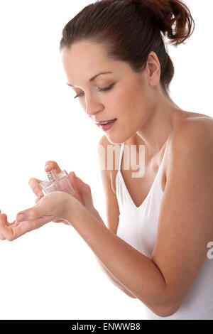 Cura del corpo series - Giovane donna profumo di applicazione Foto Stock