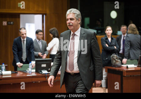 Bruxelles, BXL, Belgio. Il 12 maggio 2015. In Austria il Ministro delle finanze Hans Joerg Schelling prima dell'Unione europea i ministri delle Finanze riuniti () del Consiglio ECOFIN al Consiglio Europeo con sede a Bruxelles, in Belgio, il 12.05.2015 il giorno prima della riunione dell'Eurogruppo non ha prodotto alcun accordo per sbloccare l'ultima tranche di Grecia del bailout ma vi è stato un cauto ottimismo che un accordo potrebbe essere a portata di mano. Credito: ZUMA Press, Inc./Alamy Live News Foto Stock