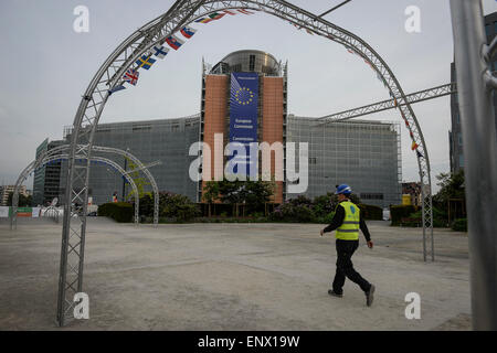 Sede centrale della Commissione europea a Bruxelles, in Belgio, il 12.05.2015 il giorno prima della riunione dell'Eurogruppo non ha prodotto alcun accordo per sbloccare l'ultima tranche di Grecia del bailout ma vi è stato un cauto ottimismo che un accordo potrebbe essere a portata di mano. Zona euro i ministri delle finanze hanno accolto favorevolmente i progressi compiuti finora', ma hanno aggiunto che "più tempo e sforzi sono necessari per colmare le lacune sulle restanti questioni aperte' e ha espresso la speranza che un accordo potrebbe essere raggiunto "in modo tempestivo". Da Wiktor Dabkowski Foto Stock