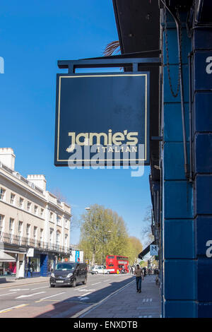 Jamie's Italian diner segno, un Jamie Oliver ristorante e negozio di specialità gastronomiche in Londra Greenwich Foto Stock