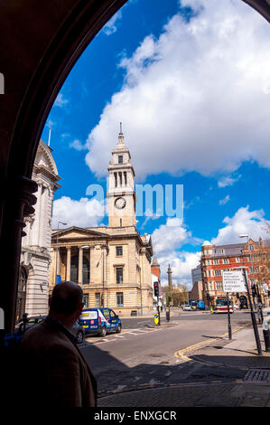 Kingston upon Hull City consiglio la Guildhall attraverso archway Foto Stock