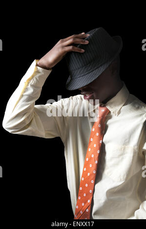 Nero uomo adolescente in Fedora Foto Stock