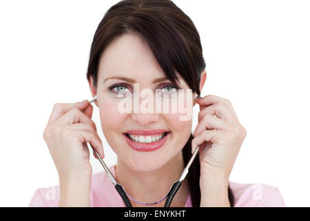 Vini spumanti medico donna utilizzando uno stetoscopio Foto Stock
