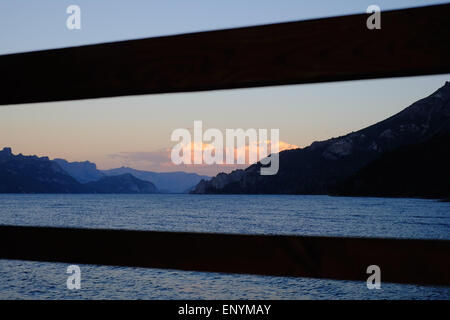 Tramonto sul lago in Villa Traful, Patagonia. Foto Stock