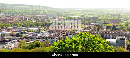 Una vista panoramica di Bristol dalla parte superiore della Cabot Tower in Brandon Hill in Bristol. Foto Stock