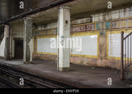 Sezioni in disuso delle camere Street Subway Station sono danneggiati o sporchi, visto su Domenica, 10 maggio 2015. Richard B. Levine) Foto Stock