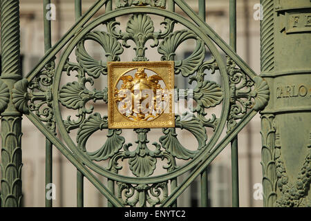 Dettaglio di recinzione presso il Royal Palace (Palazzo Reale) Torino Foto Stock